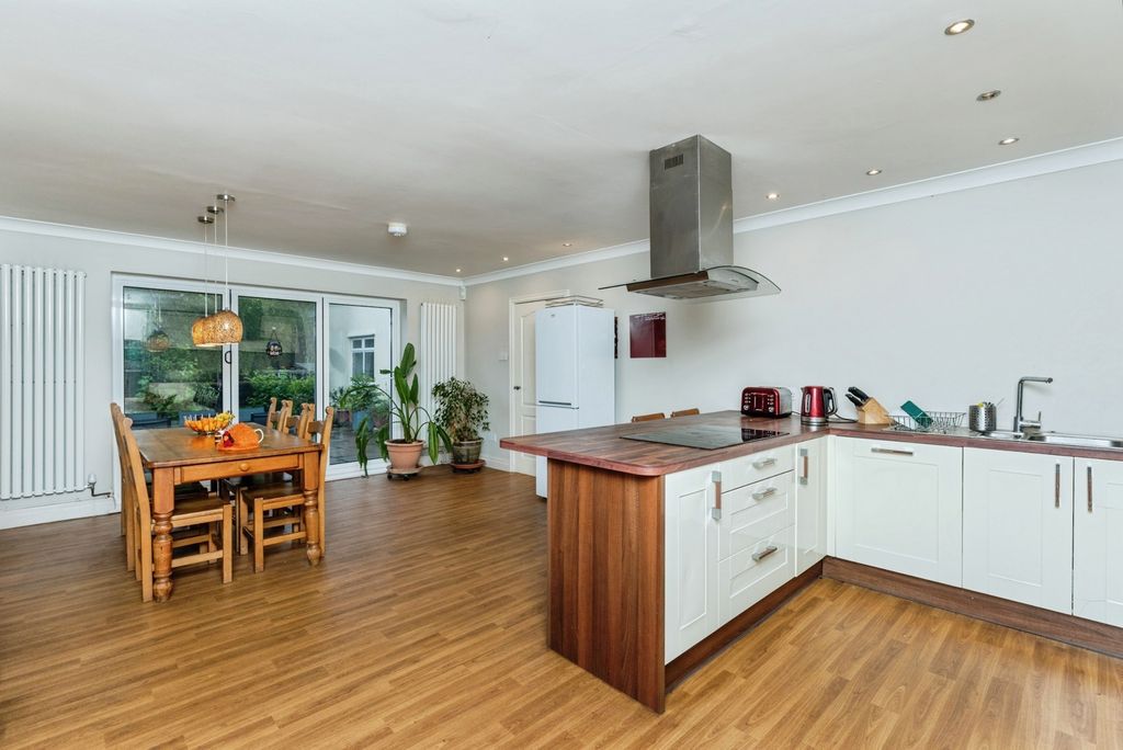 Property photo 2 of 27 Pbox-Img.Jpg