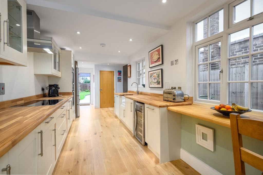 Property photo 3 of 16