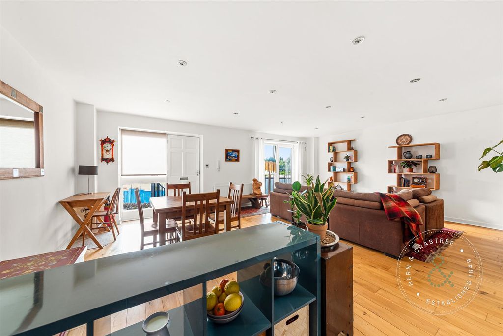 Property photo 3 of 35 Severn-Road-13.Jpg