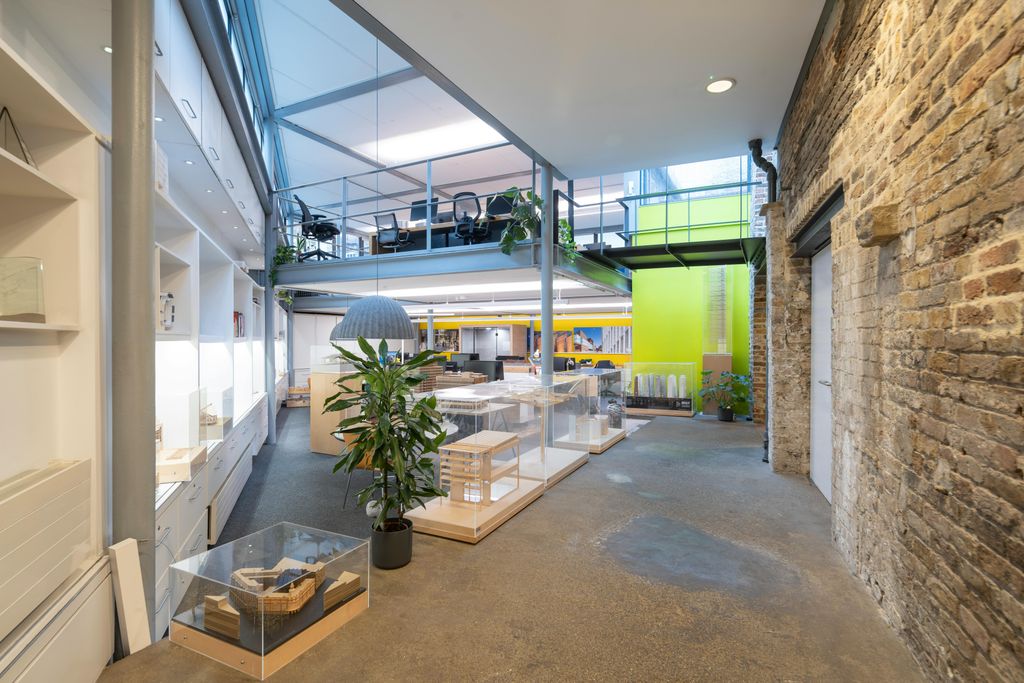 Property photo 2 of 32 1 Rawstorne Place - Reception