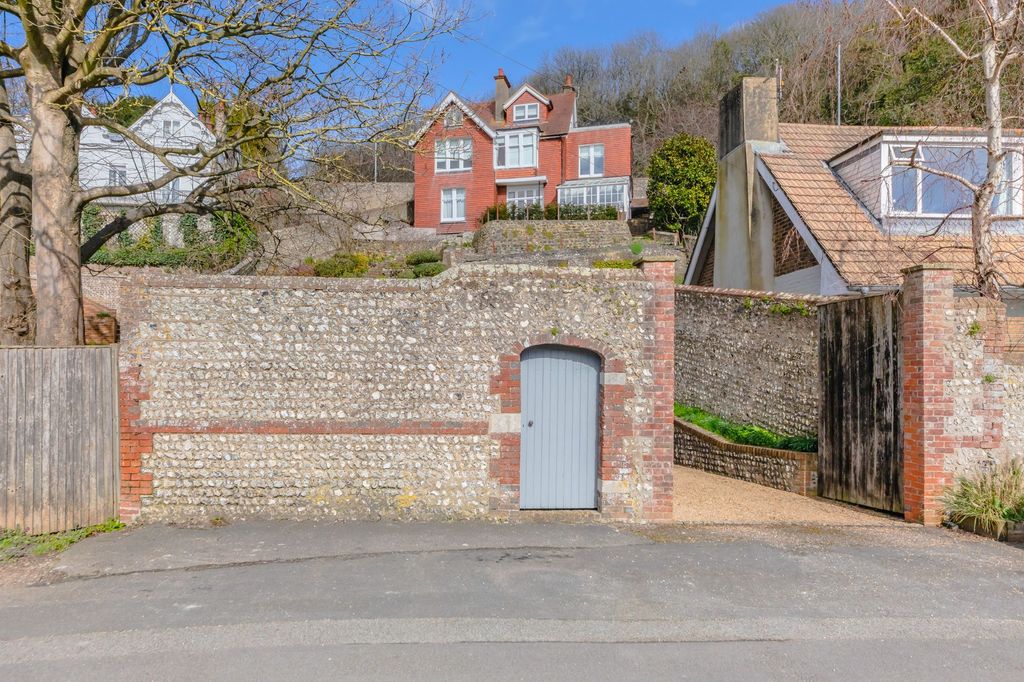 Property photo 2 of 33