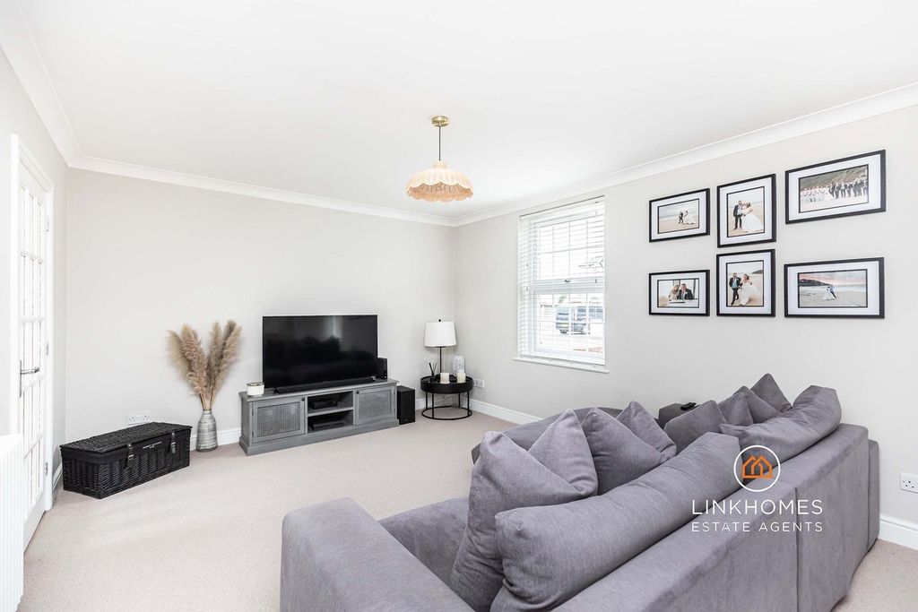 Property photo 2 of 22