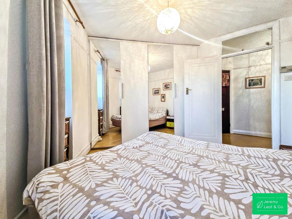 Property photo 3 of 9 Bedroom