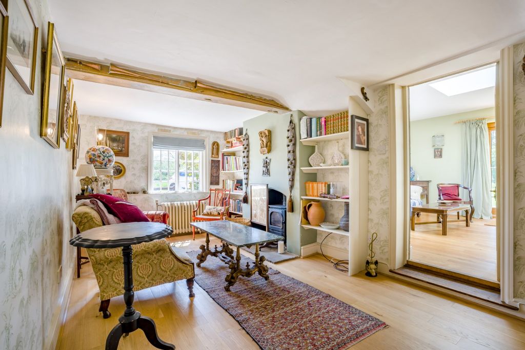 Property photo 3 of 25 Snug