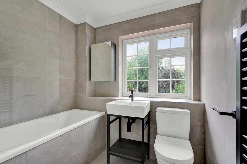 Property photo 3 of 11 Image