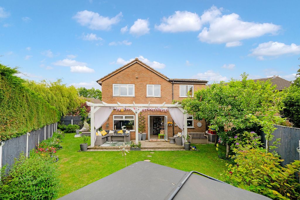 Property photo 2 of 33