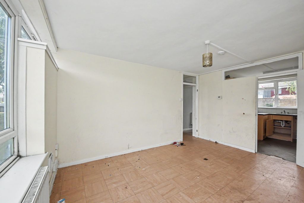 Property photo 3 of 11 178 Little Lullaway, Laindon, Basildon, Essex, Ss15 5Jd