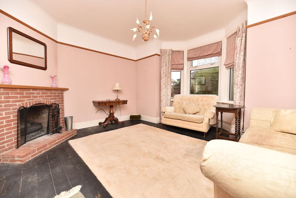 Property photo 2 of 21