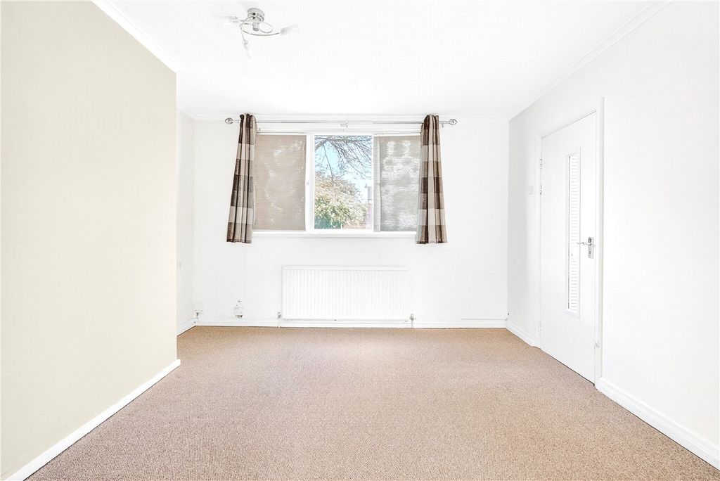 Property photo 2 of 22 Picture No. 17