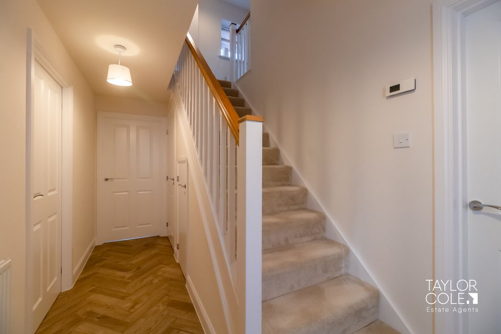 Property photo 2 of 28