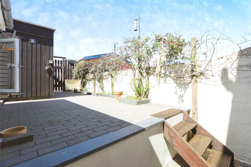 Property photo 2 of 20 Picture No. 11