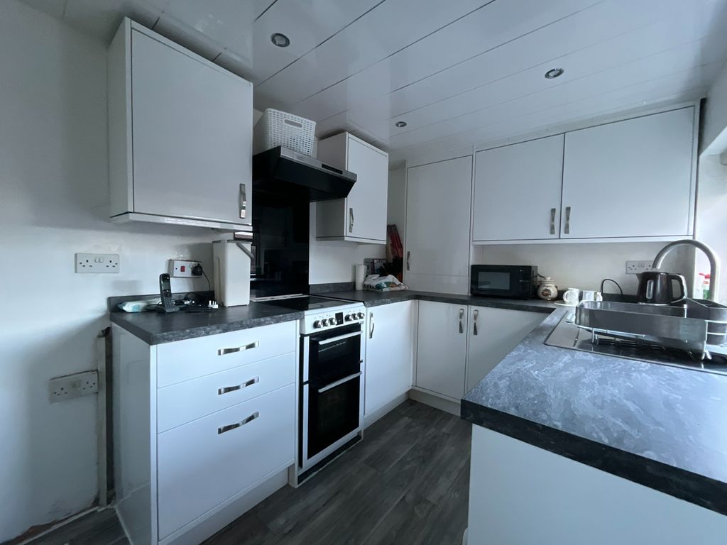 Property photo 1 of 15 4027681