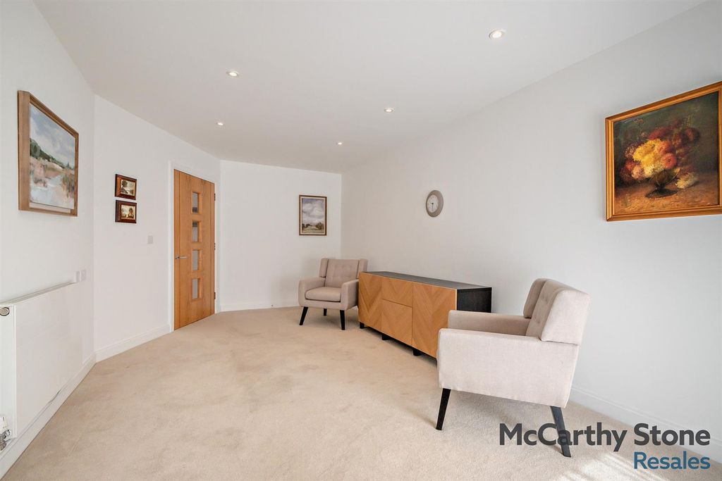 Property photo 3 of 22 8654707-Interior03-800.Jpg