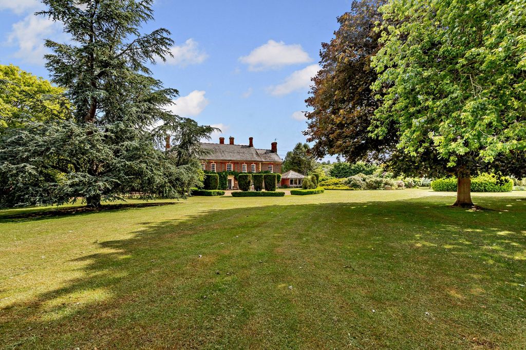 Property photo 2 of 22 Old Linslade Manor