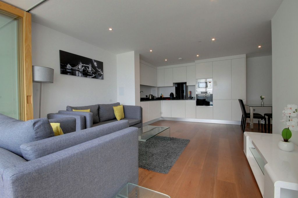 Property photo 3 of 14 Lounge3