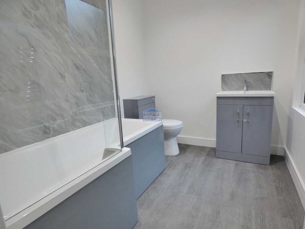 Property photo 3 of 16 Bathroom