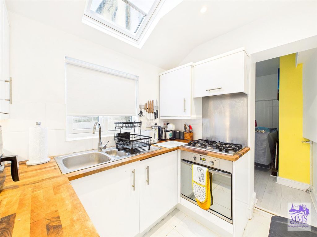 Property photo 2 of 13 Cam04098G0-Pr0149-Still008.Jpg