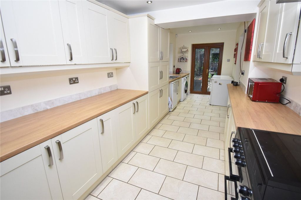Property photo 2 of 11 Picture No. 14