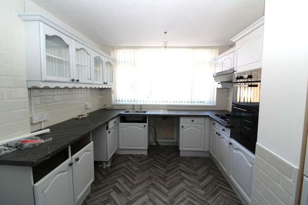 Property photo 2 of 15 Top Floor Flat Kitchen