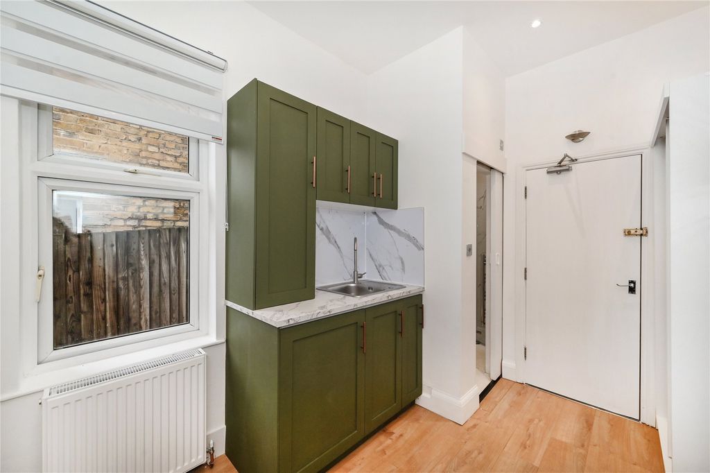 Property photo 2 of 12 Picture No. 17