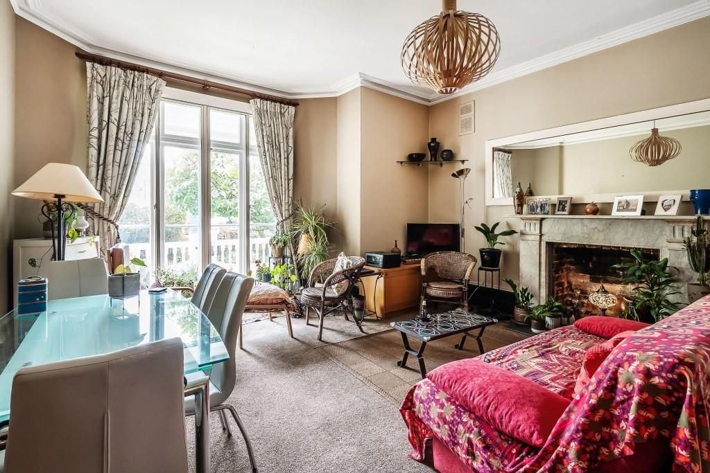 Property photo 2 of 11 Flat-2-4-Knoll-Road-6.Jpg