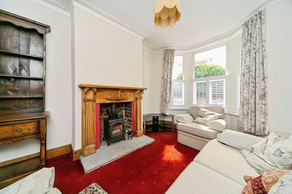 Property photo 2 of 17