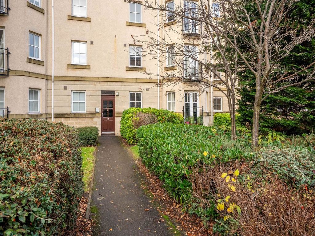 Property photo 2 of 15 5-7Huntingtonplace-44