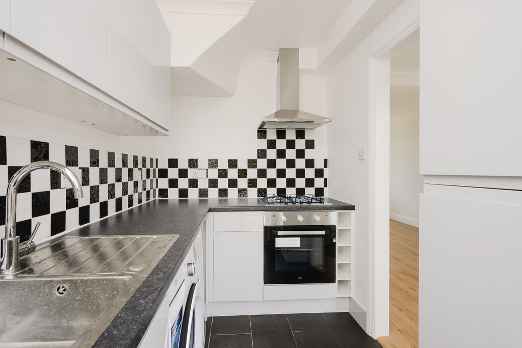Property photo 2 of 11 Kitchen