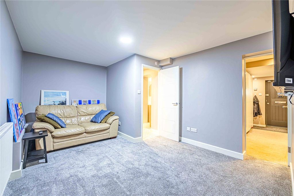 Property photo 3 of 38 Picture No. 36