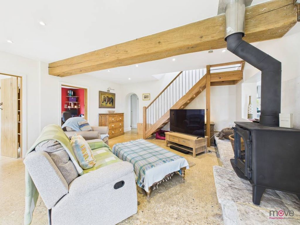 Property photo 2 of 32