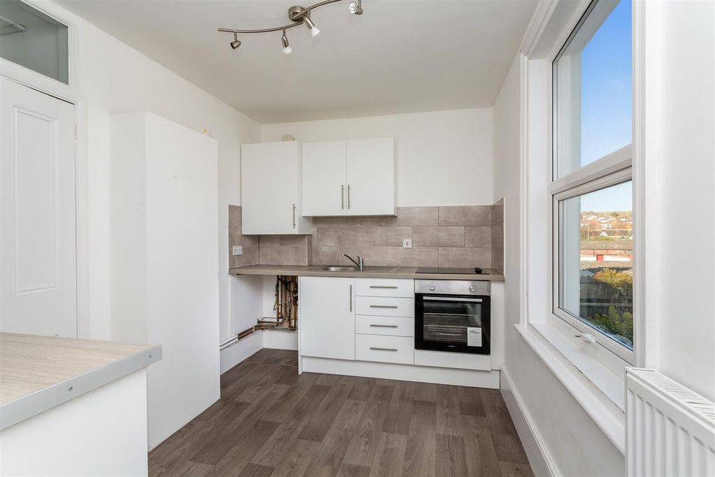 Property photo 3 of 7 Kitchen/Breakfast Room