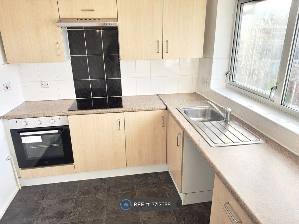 Property photo 3 of 24 Kitchen