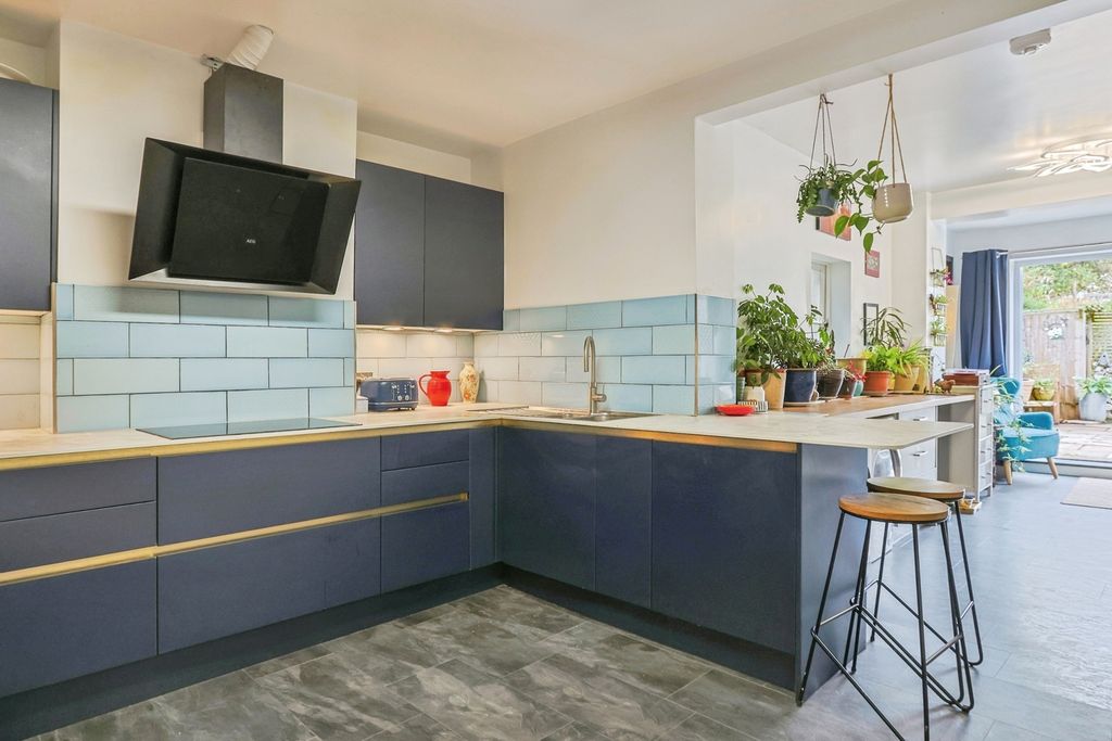 Property photo 2 of 17 Photo