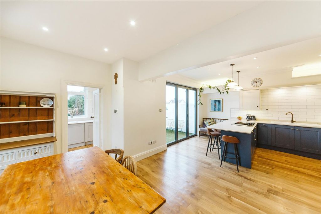 Property photo 3 of 42 43 Hill View (19).Jpg