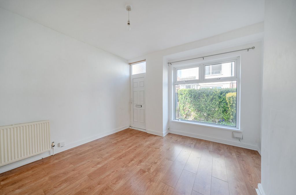 Property photo 3 of 18 1439157-16-69ce32...