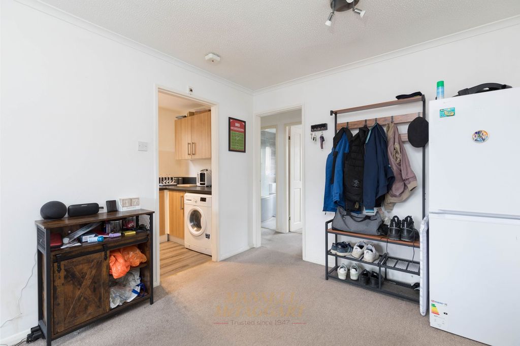 Property photo 3 of 12