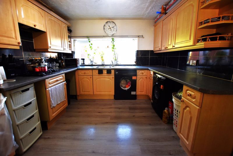 Property photo 2 of 9 Kitchen