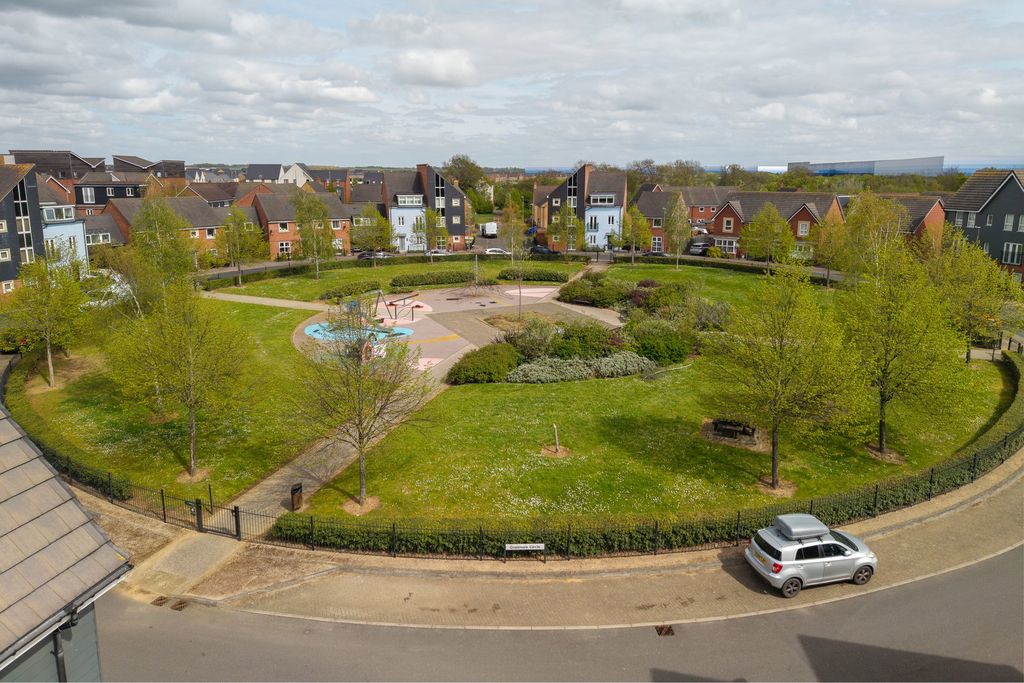 Property photo 3 of 35