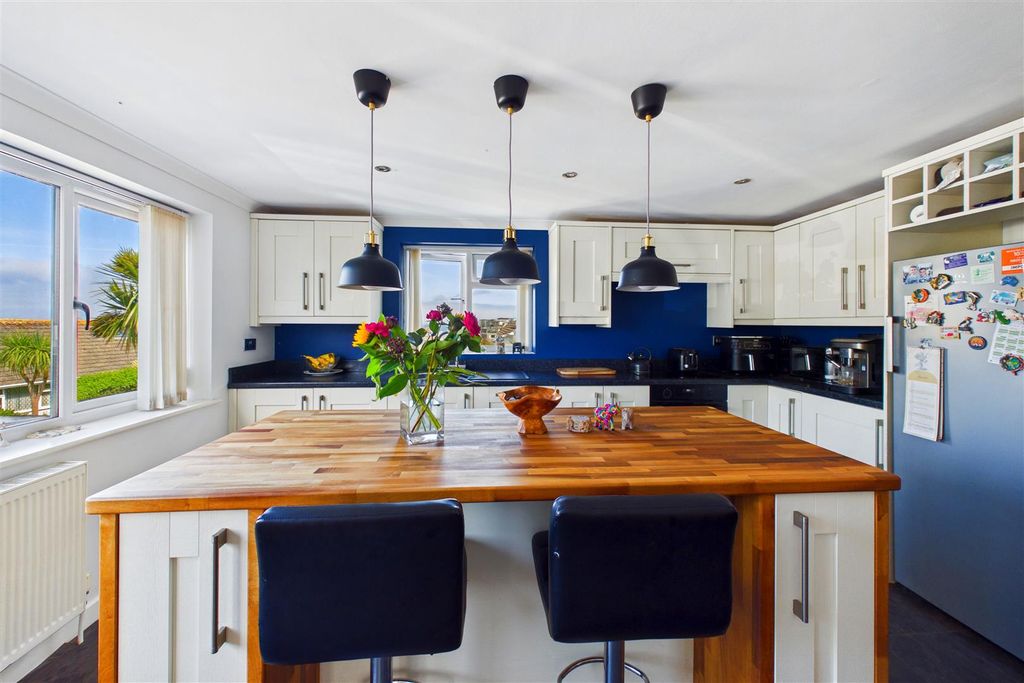 Property photo 3 of 39 Kitchen/Diner