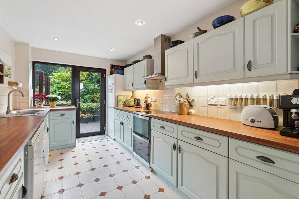 Property photo 3 of 28 Kitchen