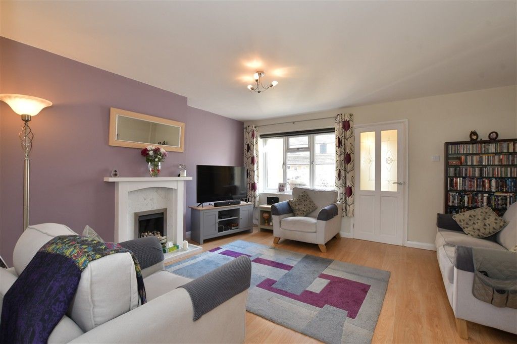 Property photo 3 of 14 Lounge