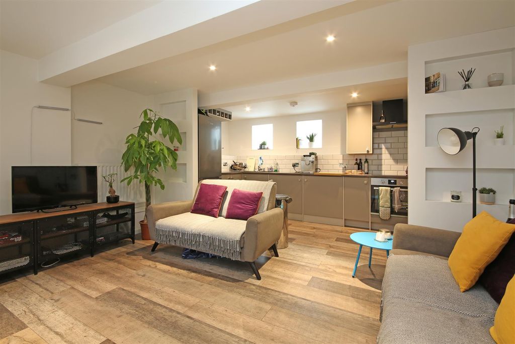 Property photo 2 of 10 31A Hoyle Road Reception 1.Jpg