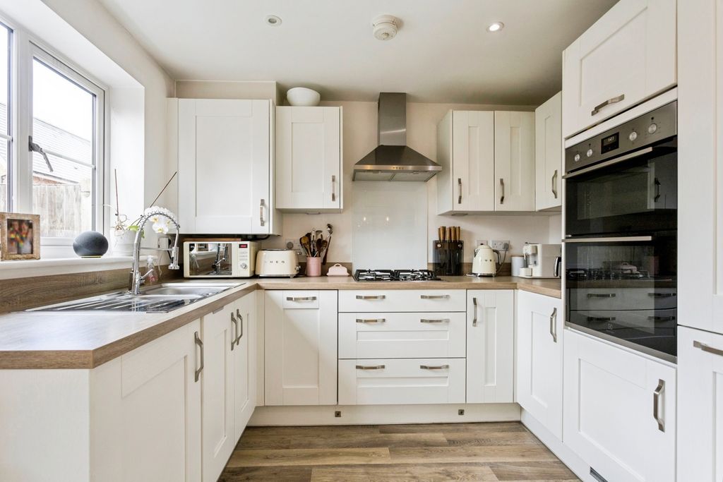 Property photo 2 of 17 Photo