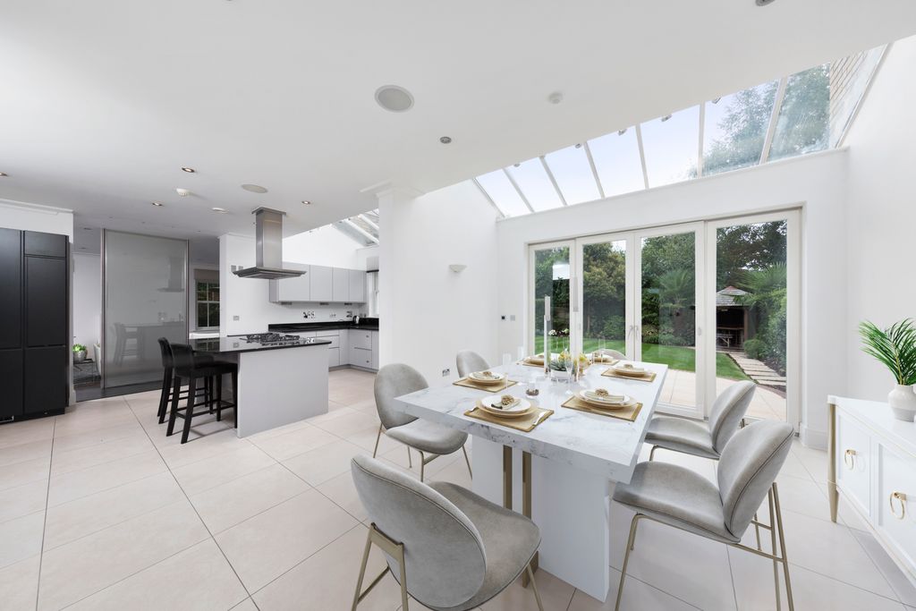 Property photo 2 of 10 Furniture Pack 4054