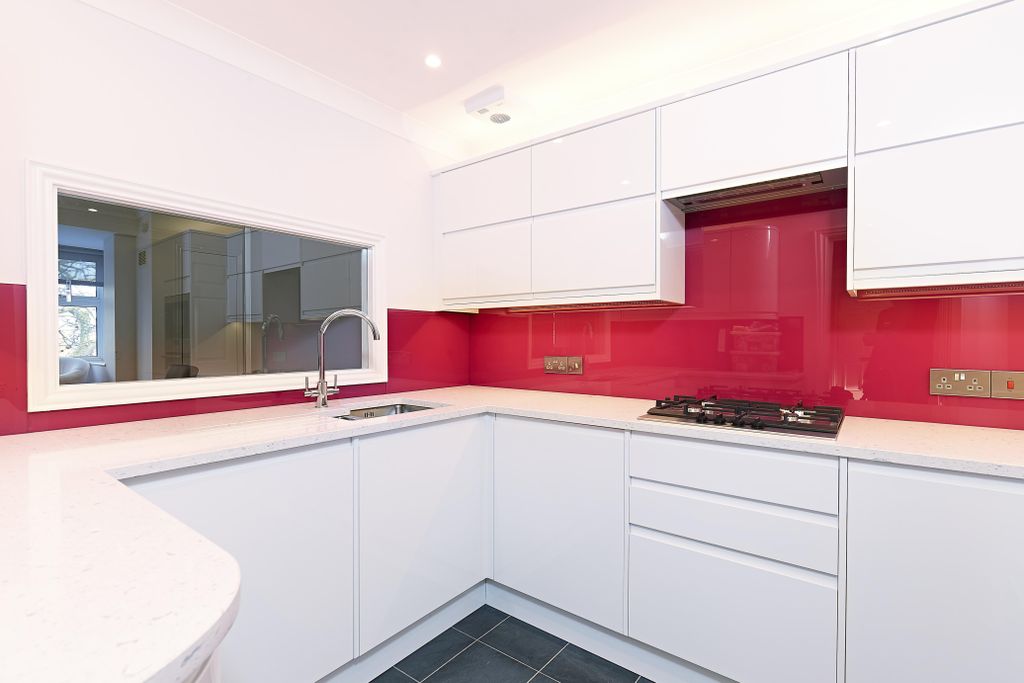 Property photo 3 of 9 Kitchen