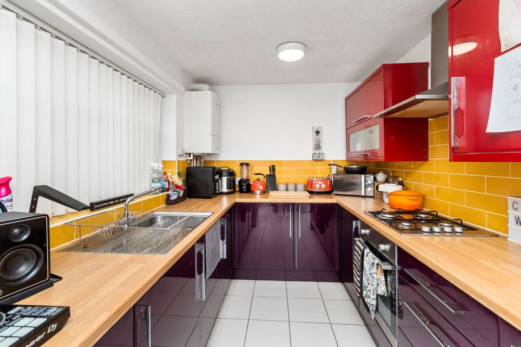 Property photo 3 of 18