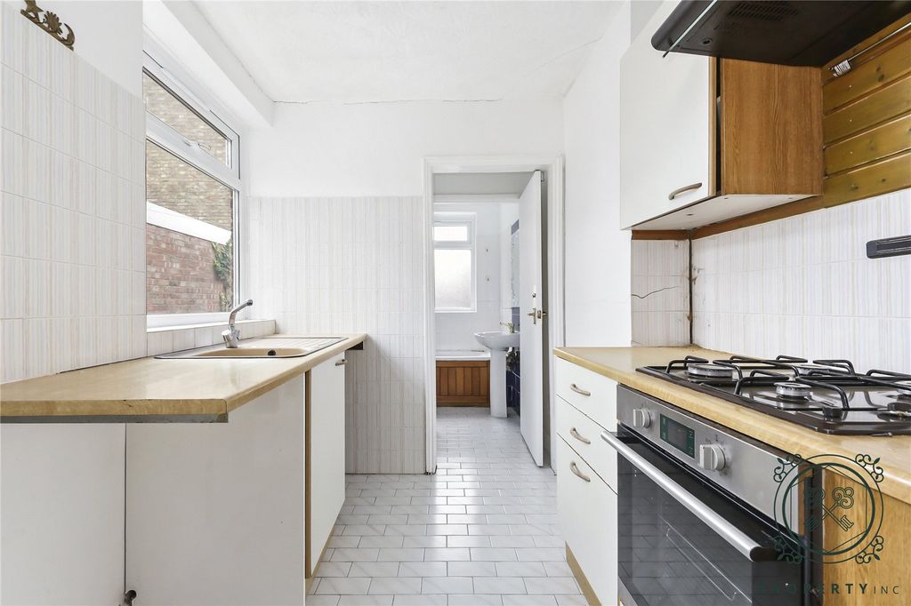 Property photo 2 of 12 Kitchen