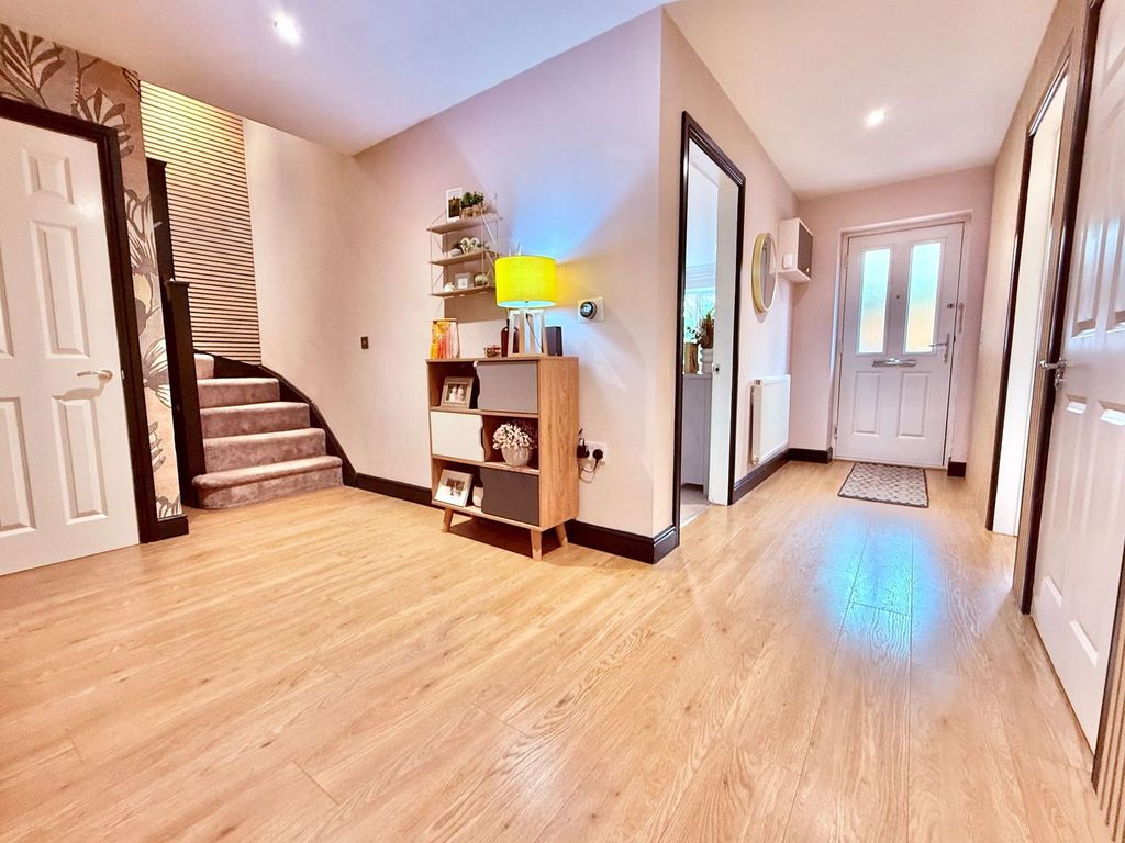 Property photo 2 of 31