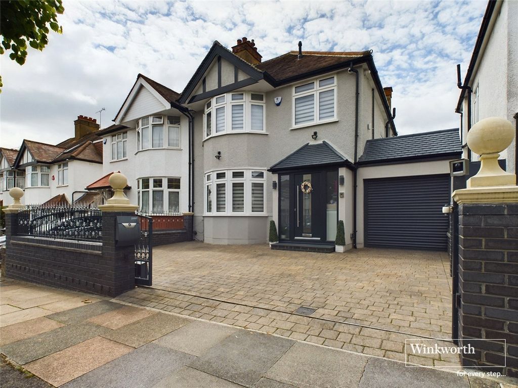 Property photo 1 of 13 External