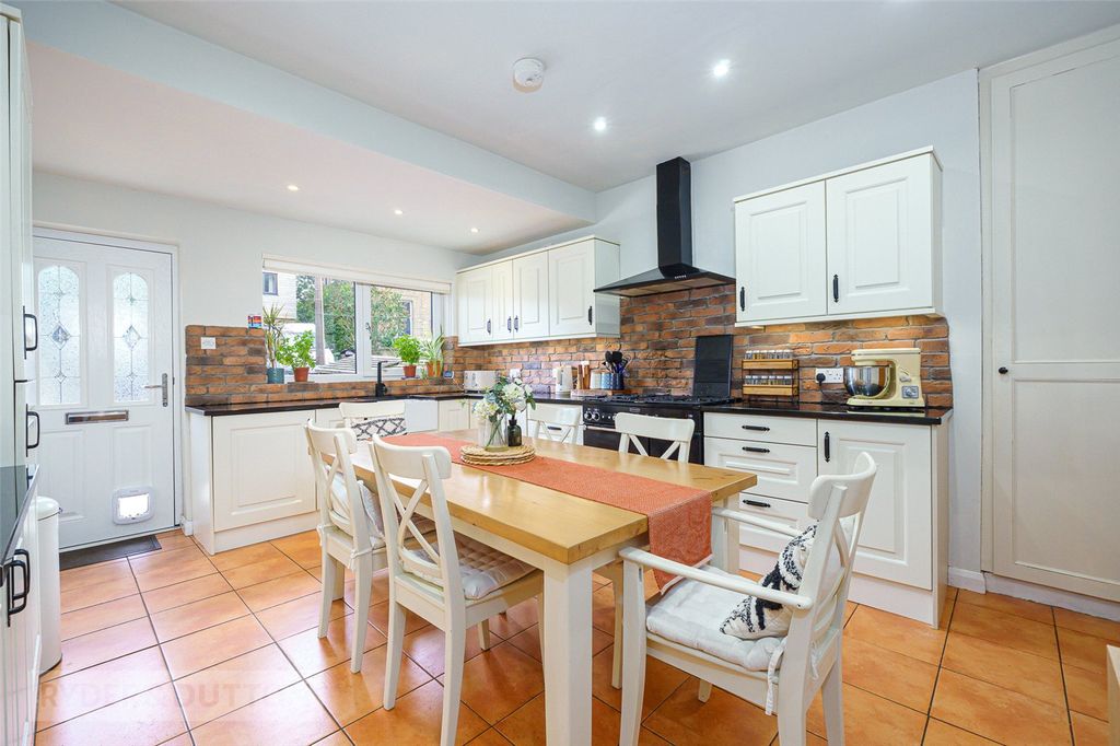 Property photo 3 of 21 Dining Kitchen